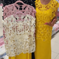 Camisola de manga curta com gola redonda e detalhes vazados + saiote
