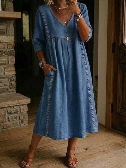 Vestido de ganga para menina com detalhes em renda – modelo casual e solto com estilo vintage.