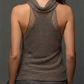 Conjunto de duas peças casual e sexy com camisola de alças em malha