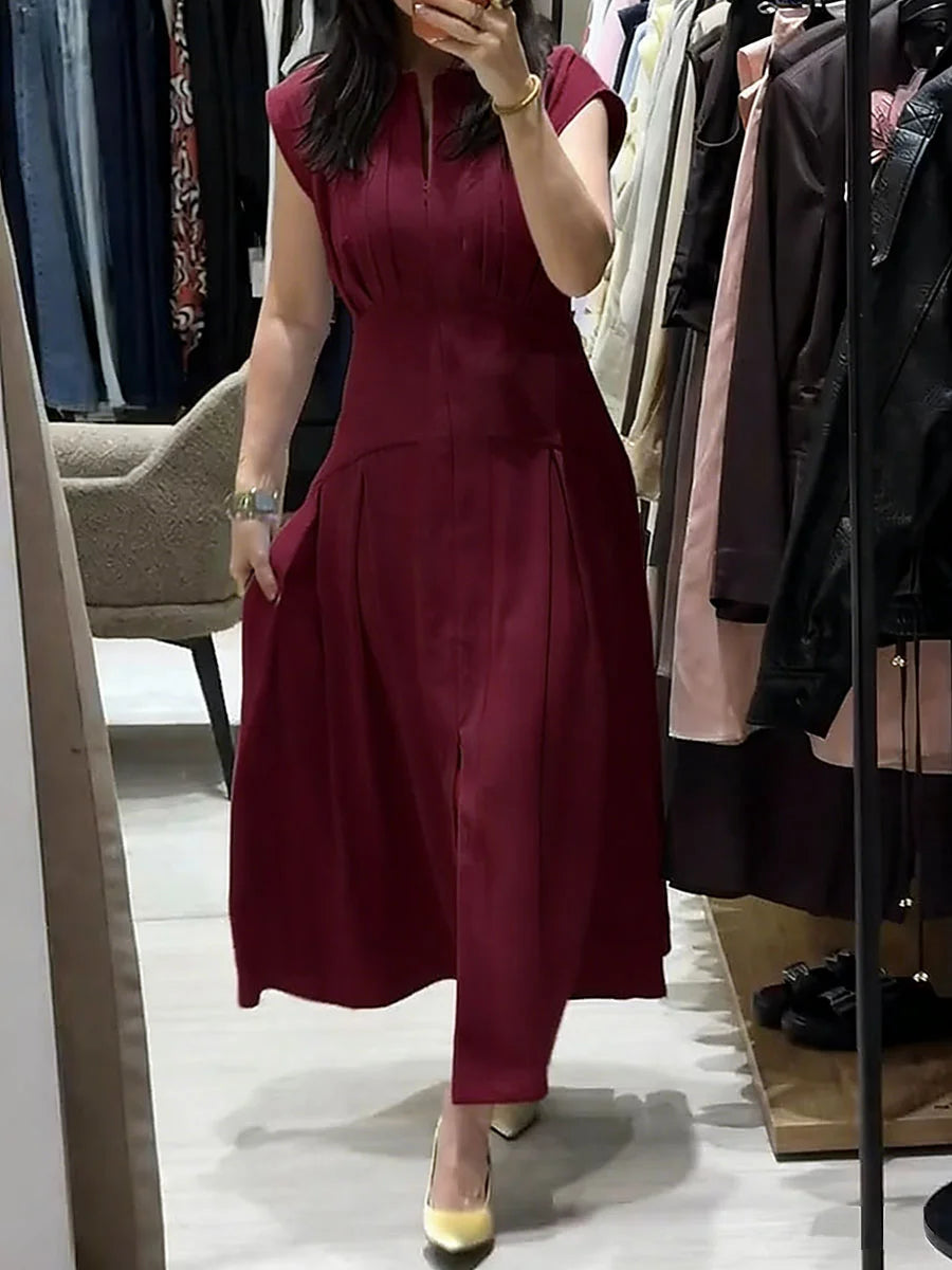 Vestido de senhora em algodão e linho, liso, sem mangas, com decote em V e corte largo.