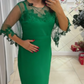 Vestido elegante com detalhes em renda para mulher