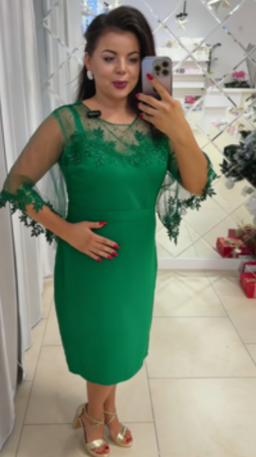 Vestido elegante com detalhes em renda para mulher