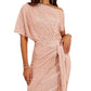 Um vestido de lantejoulas que atrai todos os olhares com as suas curvas irresistíveis e confiança inigualável