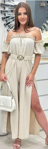 Macacão feminino elegante e moderno com folhos e fenda de um ombro só