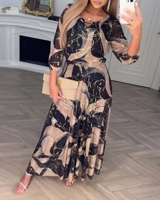 Vestido elegante em chiffon com estampado e mangas a três quartos