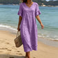 Vestido de mulher em algodão com decote em V, corte largo e borlas.