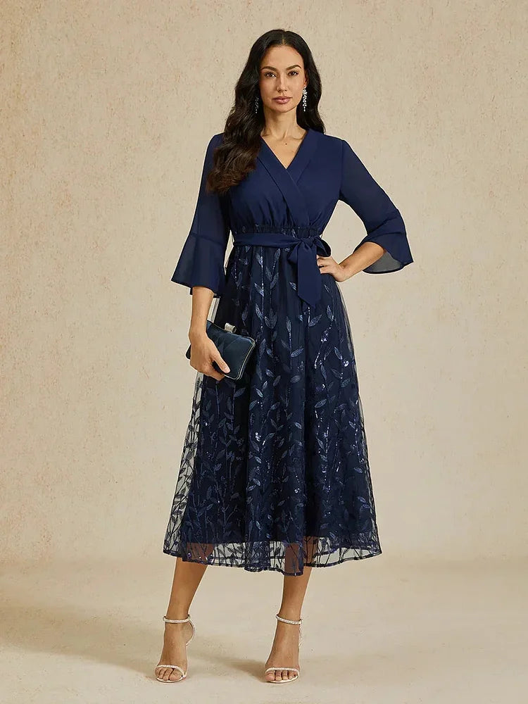 Vestido midi bordado com lantejoulas douradas