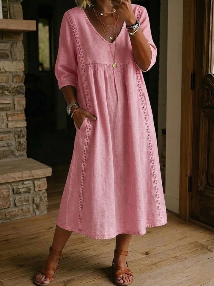 Vestido solto e casual com patchwork, renda, linho e algodão.