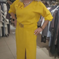 Vestido midi com racha e decote em V