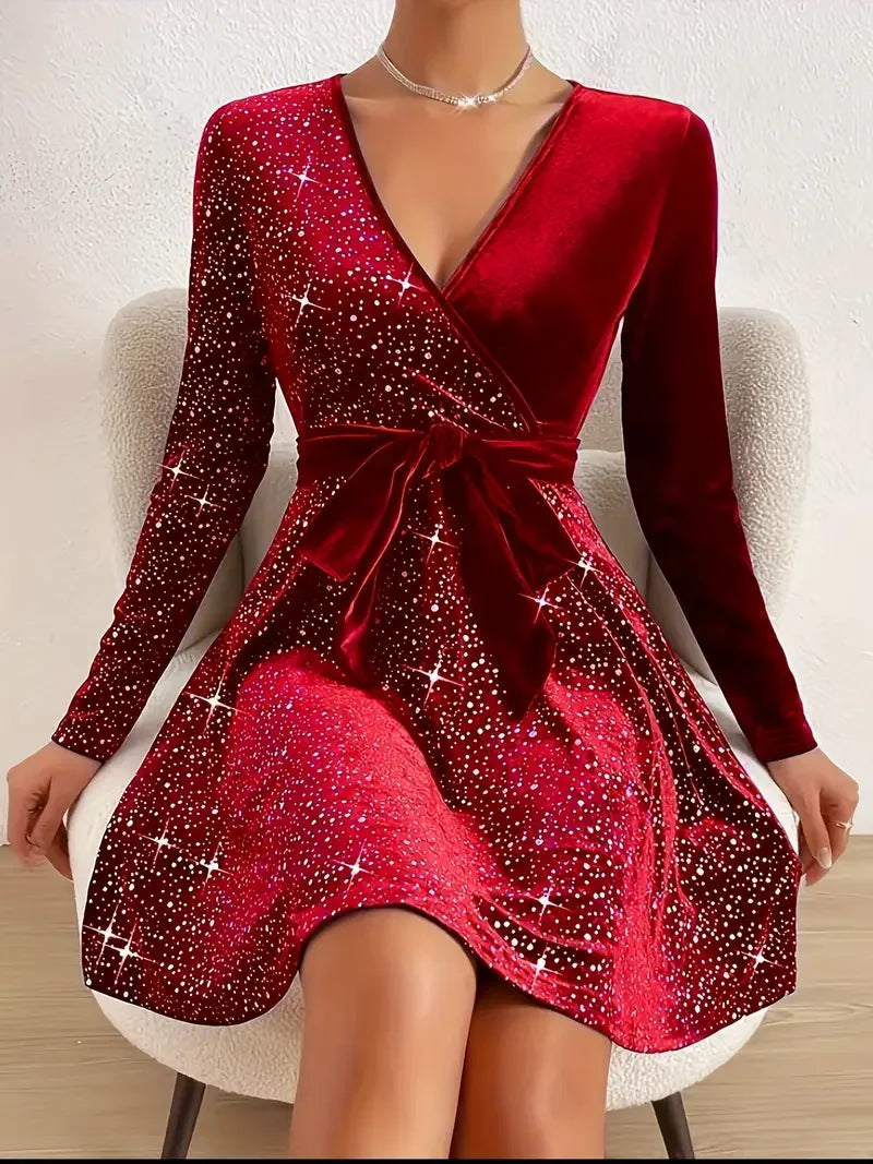 Vestido elegante em veludo com decote em V