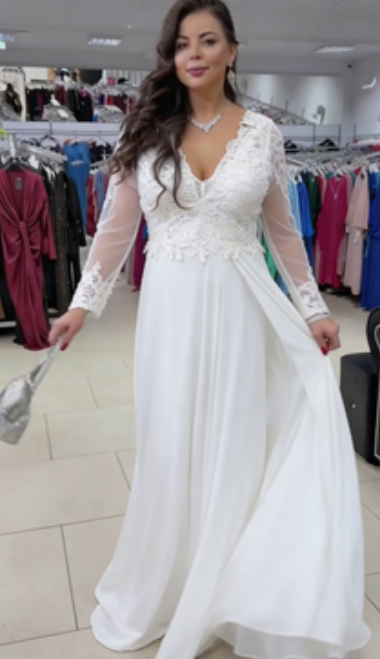 Vestido com racha e detalhes em renda