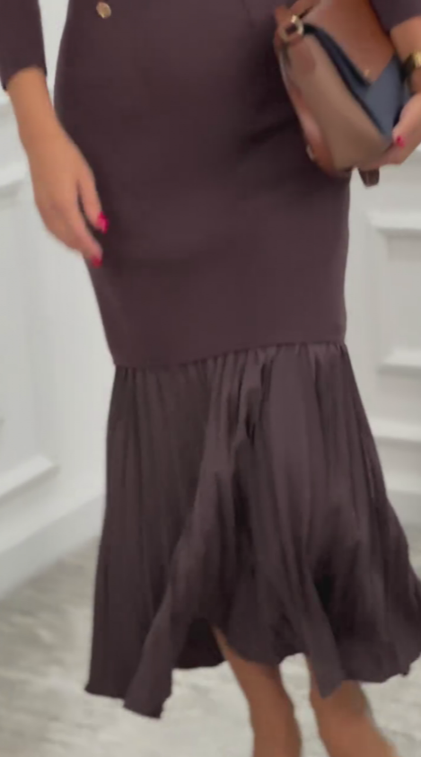 Vestido elegante de mangas compridas com gola redonda