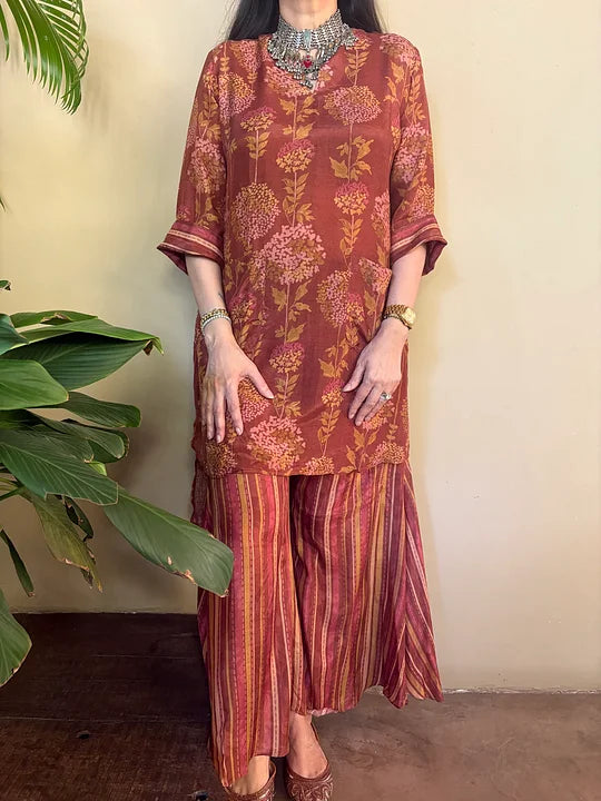 Conjunto de cordão floral estampado em algodão