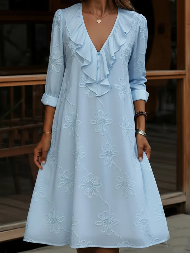Vestido vintage com decote em V e folhos, bordado com flores