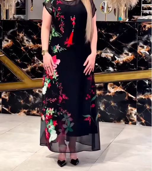 Novo vestido midi de chiffon com estampado de borboletas e manga curta