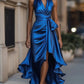 Vestido elegante em cetim com ombros descobertos e folhos
