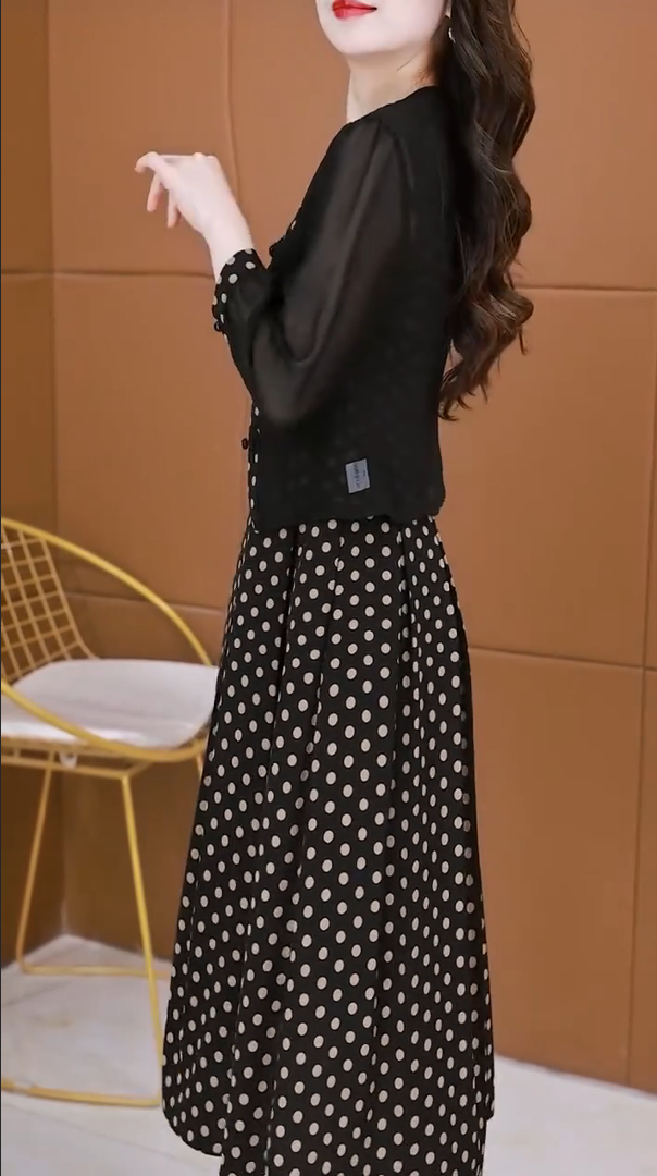 Vestido de menina às bolinhas + casaquinho de chiffon