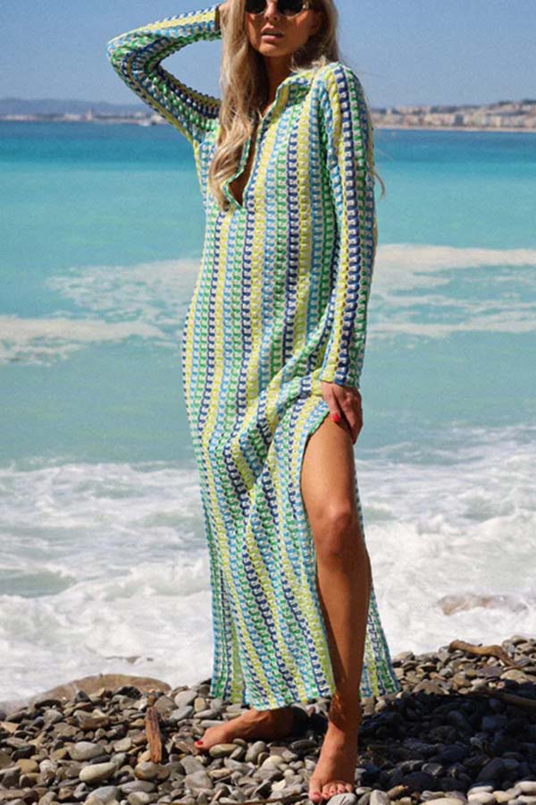 Vestido comprido de malha com estampado exclusivo e racha de manga comprida