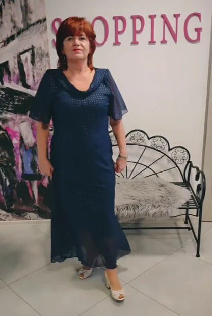 Vestido em chiffon com decote em V e strass