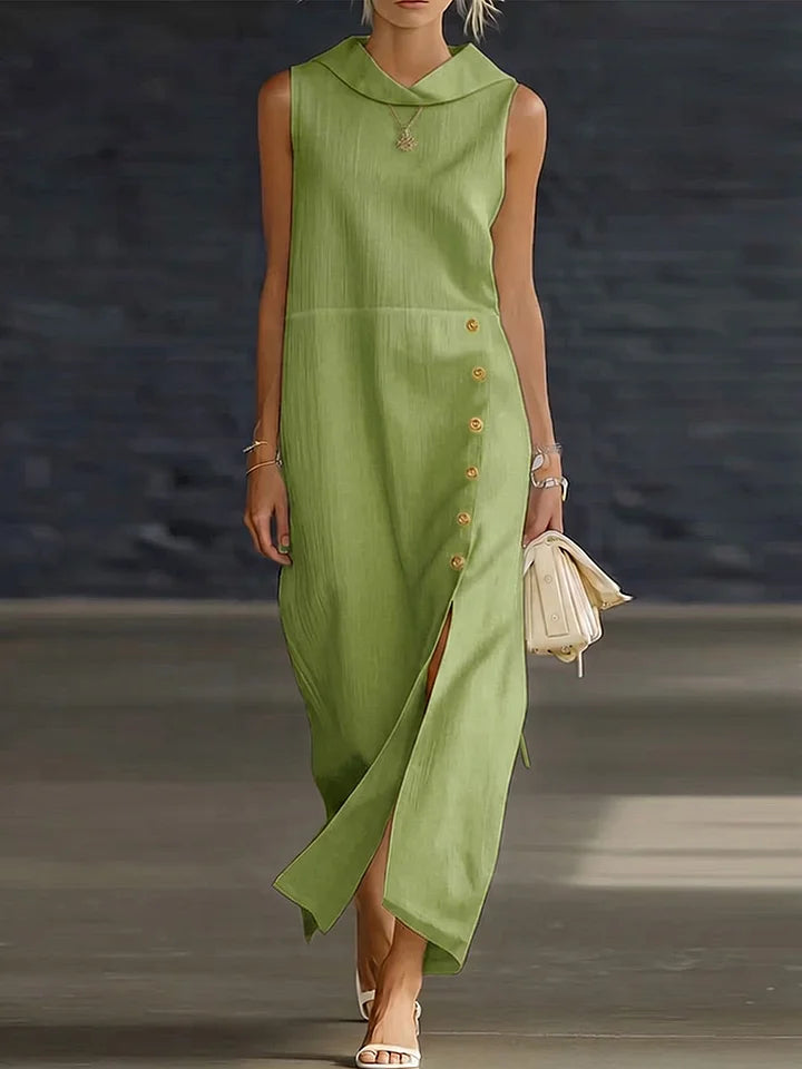Vestido casual largo, sem gola e sem mangas, confecionado em algodão e linho.