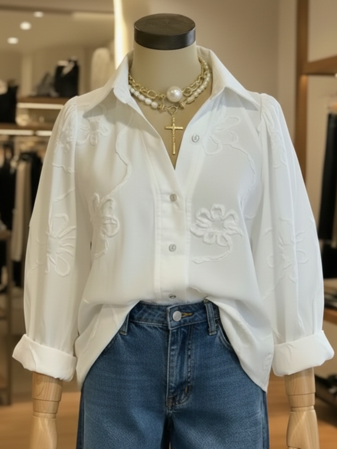Polo romântico com bordado floral