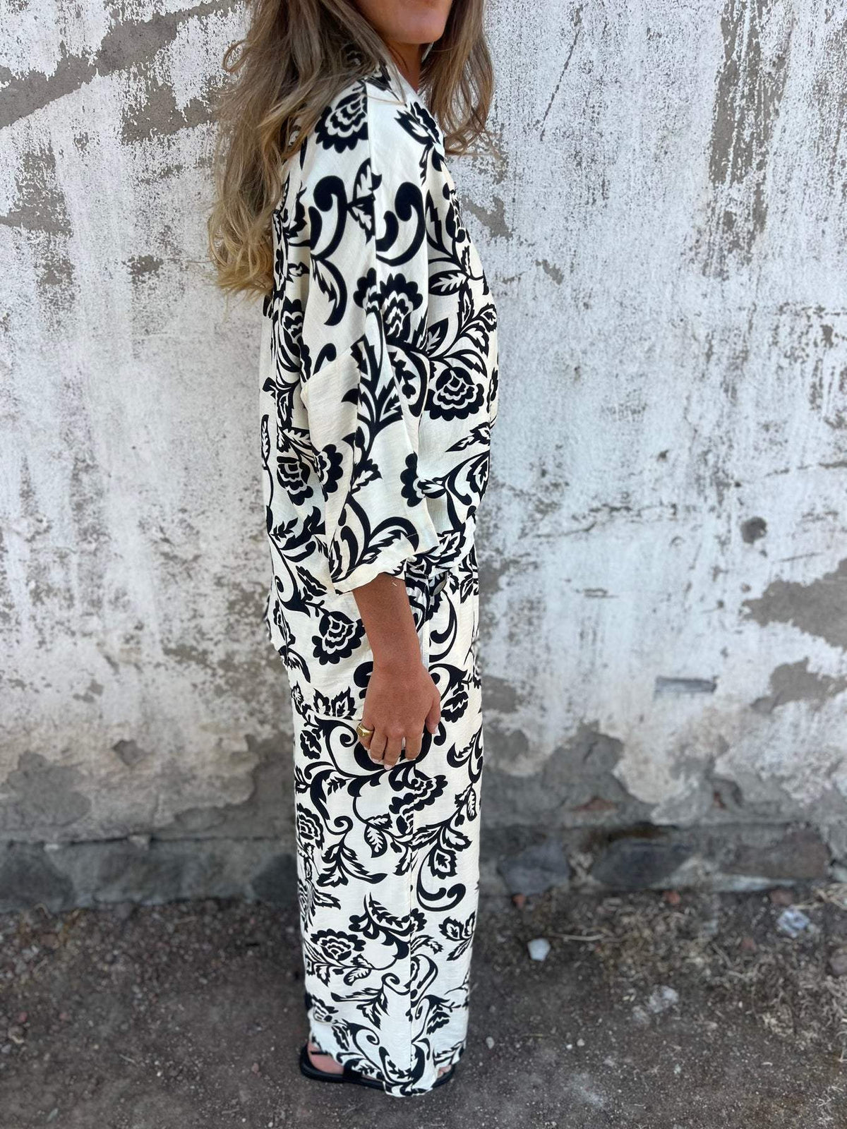 Camisa estampada para mulher com botões e calças largas (conjunto de 2)