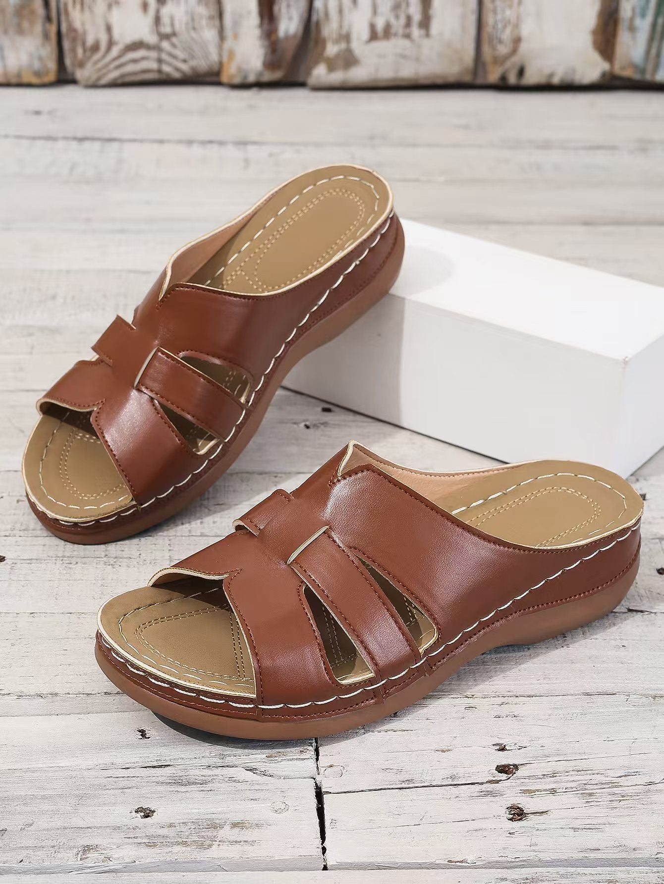 Pantufas ortopédicas de senhora em pele com bico aberto