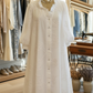 Vestido camiseiro romântico casual com gola babada