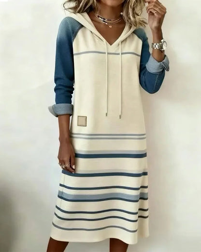 Vestido com capuz às riscas e colorido