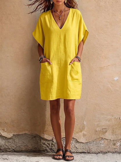 Vestido em algodão e linho com decote em V, simples e elegante.
