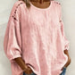 Blusa de menina vazada em linho e algodão