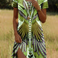Vestido estampado com gola redonda e manga curta