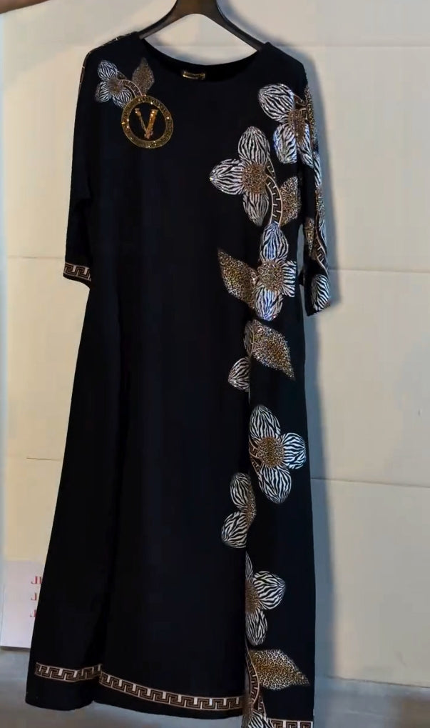 Vestido casual com decote redondo e estampado de strass