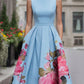 Vestido sem mangas com estampado e gola redonda