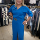 Vestido midi com racha e decote em V