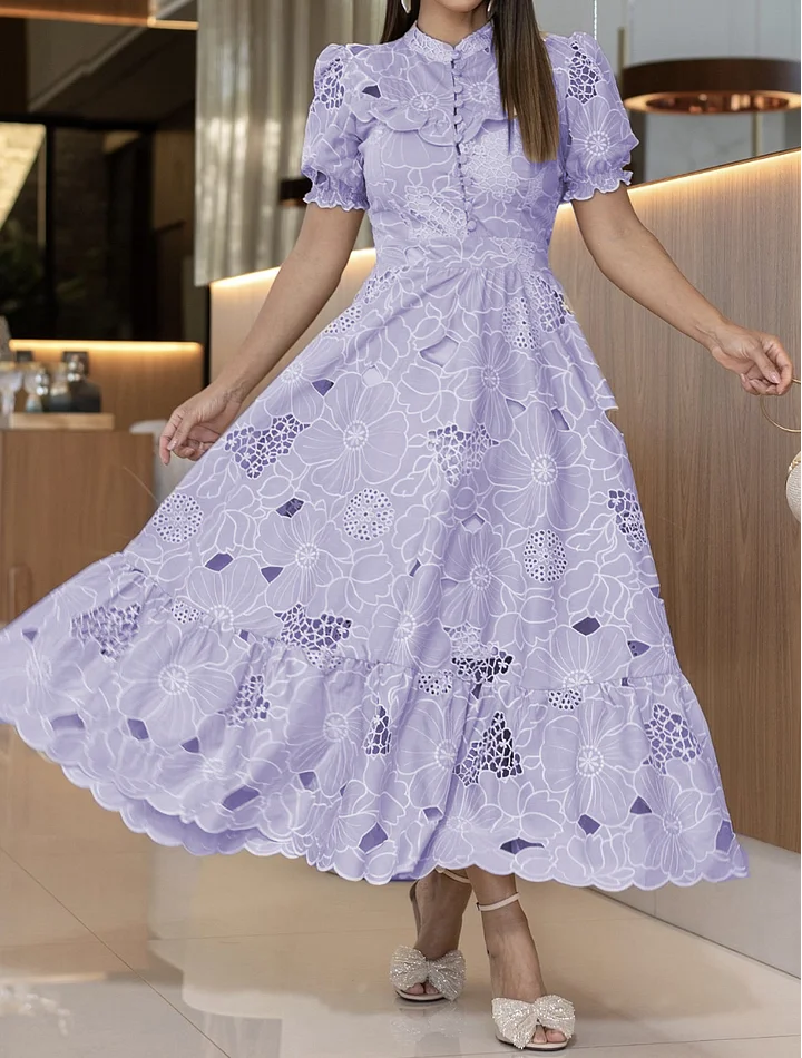 Vestido elegante com bordado floral vazado