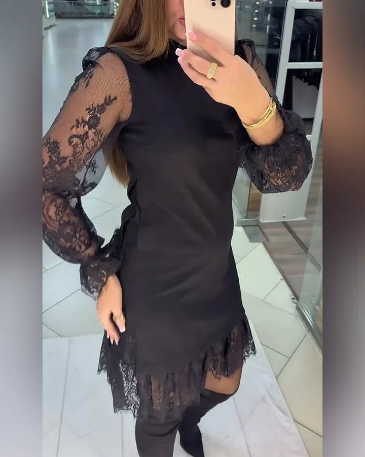 Vestido patchwork com detalhes em renda