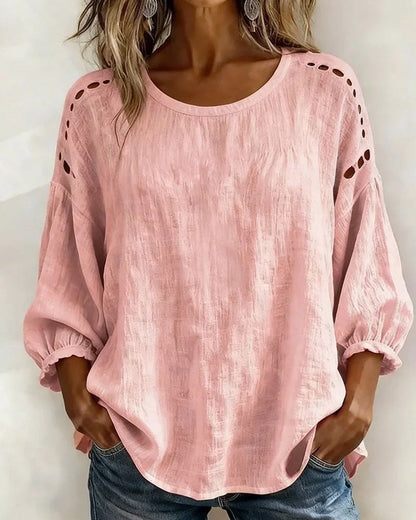 Blusa de menina vazada em linho e algodão