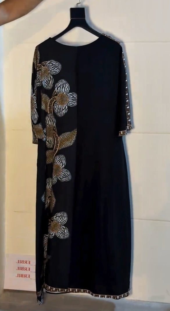 Vestido casual com decote redondo e estampado de strass