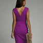 Vestido com racha e decote em V