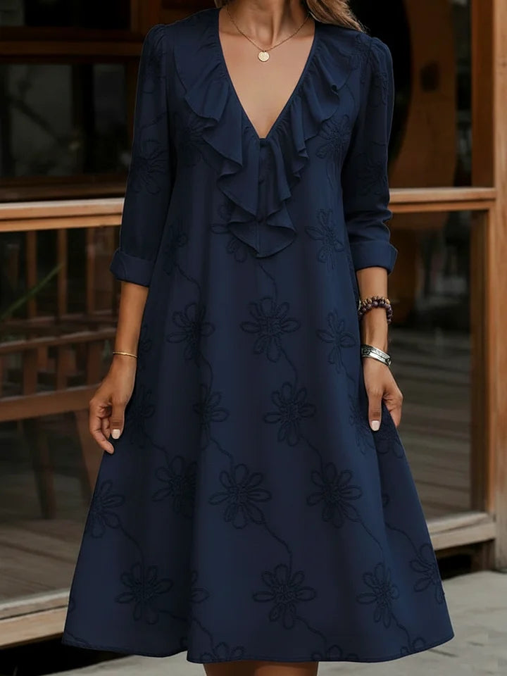 Vestido vintage com decote em V e folhos, bordado com flores