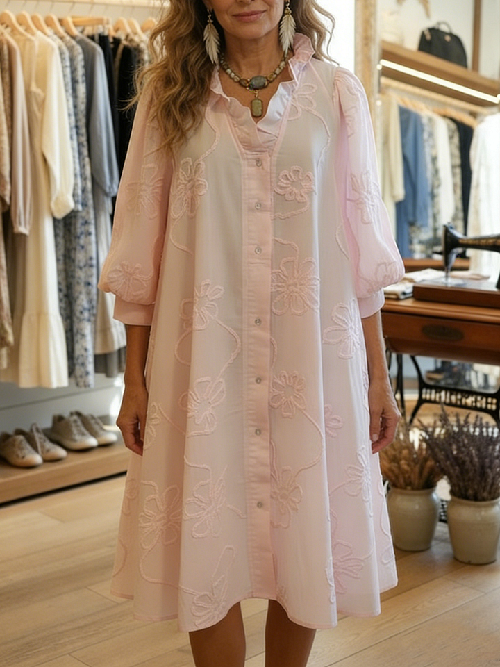 Vestido camiseiro romântico casual com gola babada