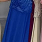 Vestido de manga curta decorado com lantejoulas e flores no corpete