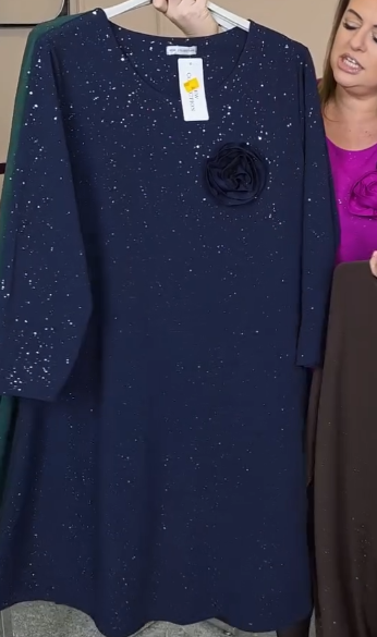 Vestido elegante com gola redonda