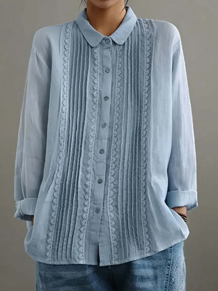 Camisa de senhora em linho e algodão com detalhes em renda e aplicações