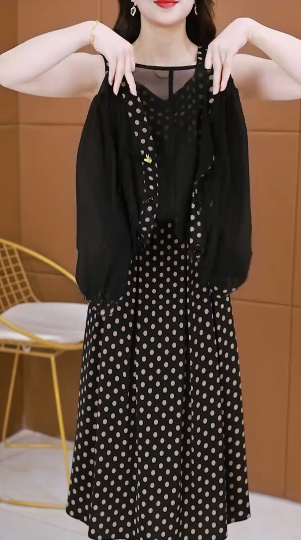 Vestido de menina às bolinhas + casaquinho de chiffon