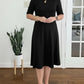 Vestido midi liso com mangas 3/4 e decote redondo