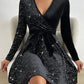 Vestido elegante em veludo com decote em V