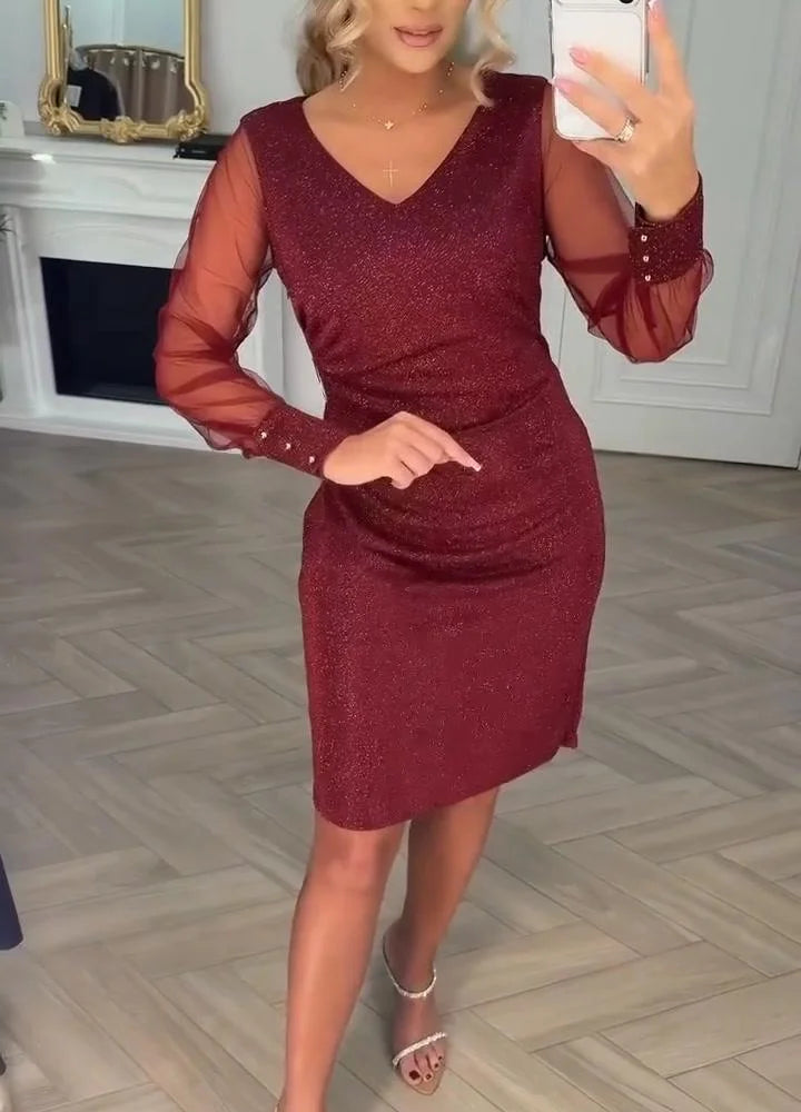 Vestido de menina com decote em V e textura patchwork brilhante