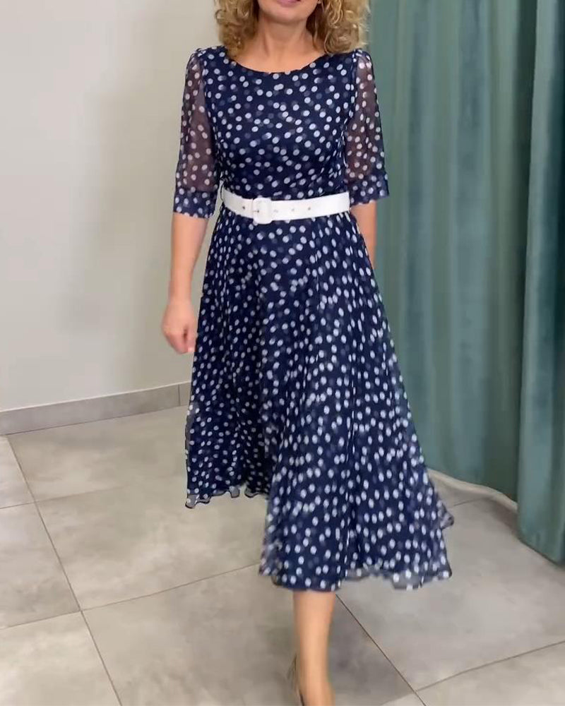 Vestido de manga curta em chiffon com bolinhas
